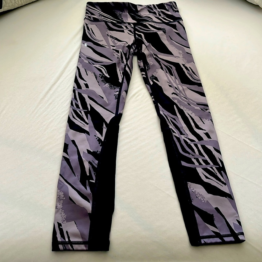 NWOT Under Armour XS leggings.